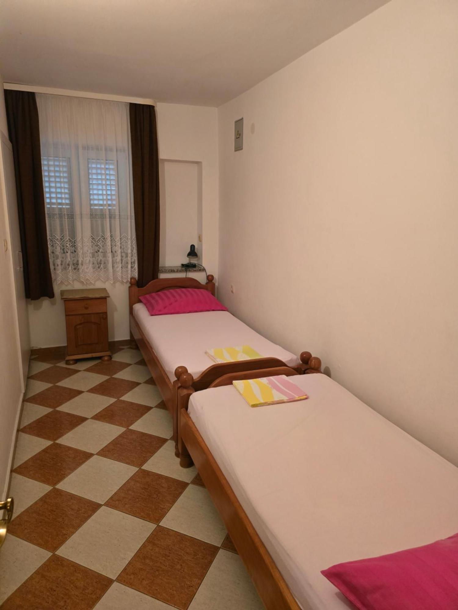 Apartments Mladenka Сень Екстер'єр фото