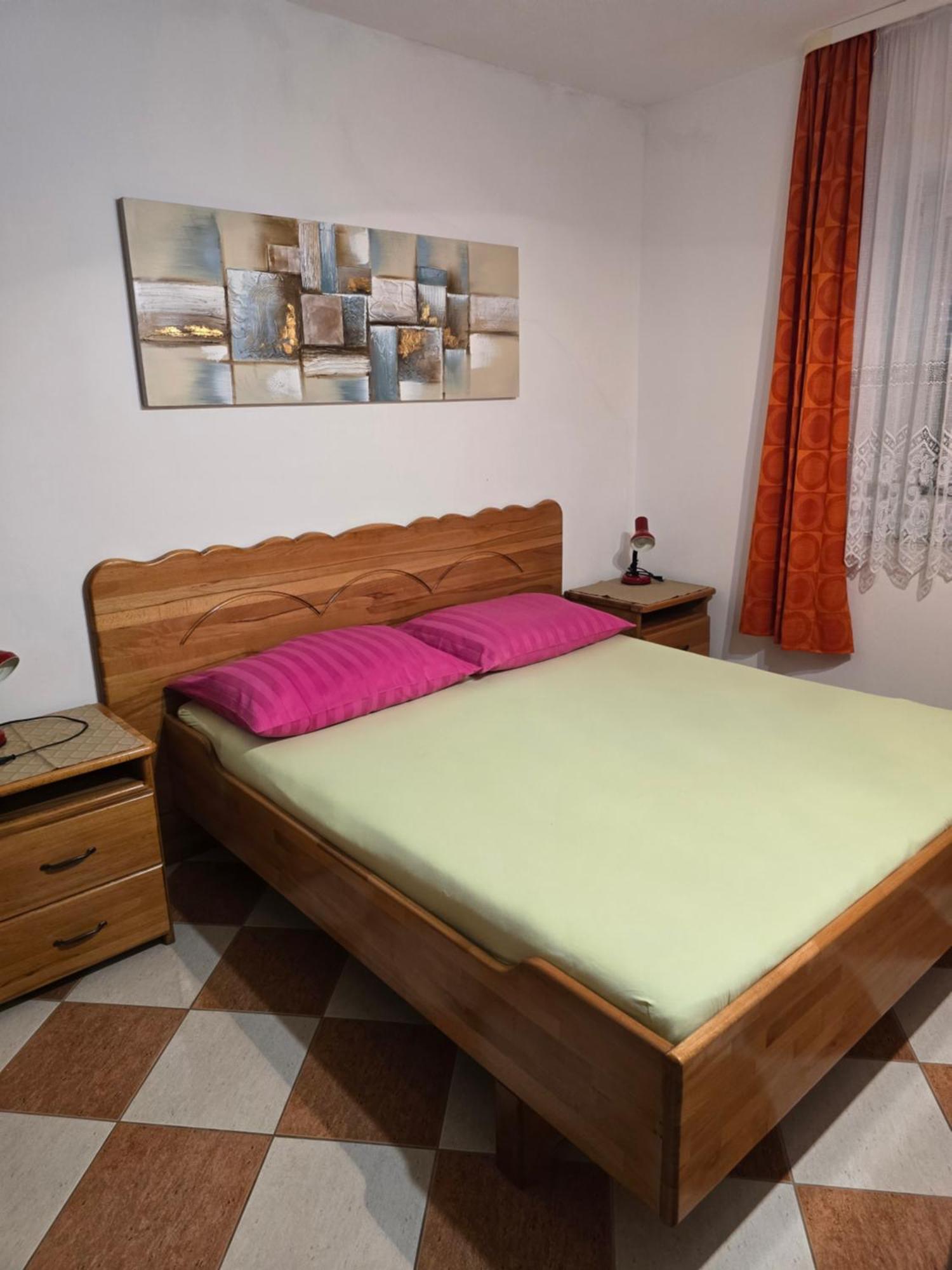 Apartments Mladenka Сень Екстер'єр фото