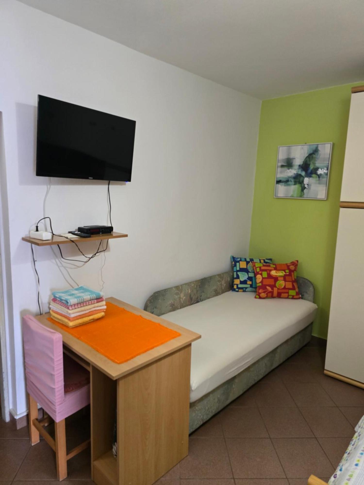 Apartments Mladenka Сень Екстер'єр фото