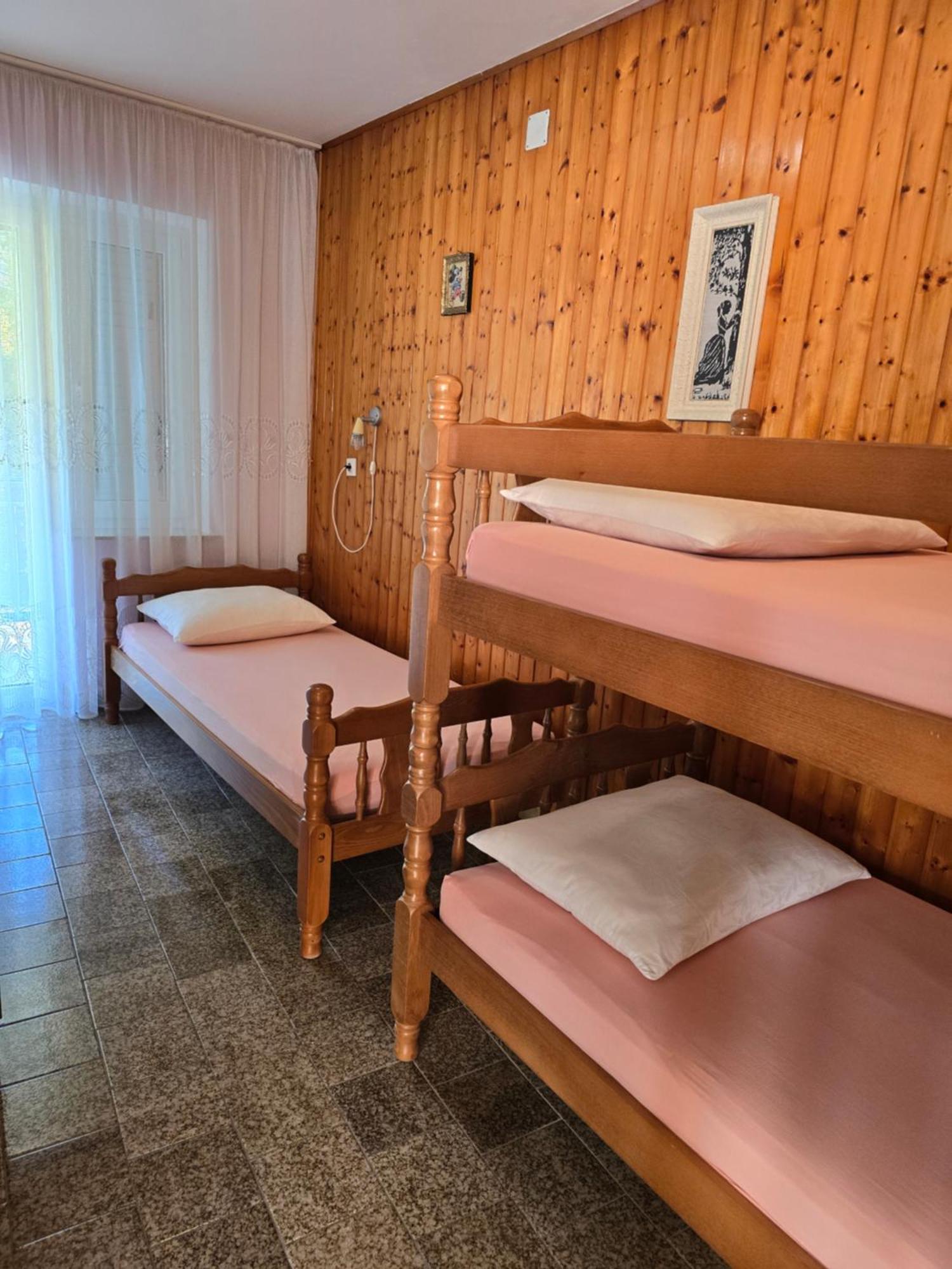 Apartments Mladenka Сень Екстер'єр фото