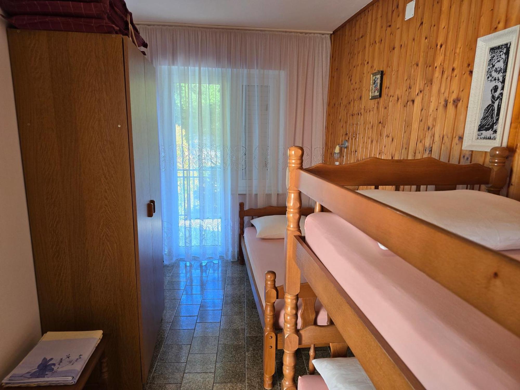 Apartments Mladenka Сень Екстер'єр фото