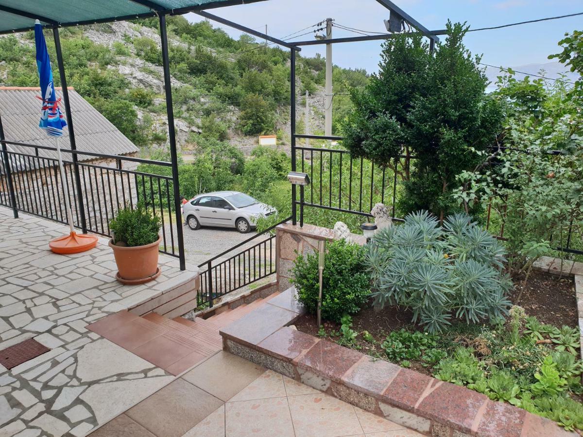 Apartments Mladenka Сень Екстер'єр фото